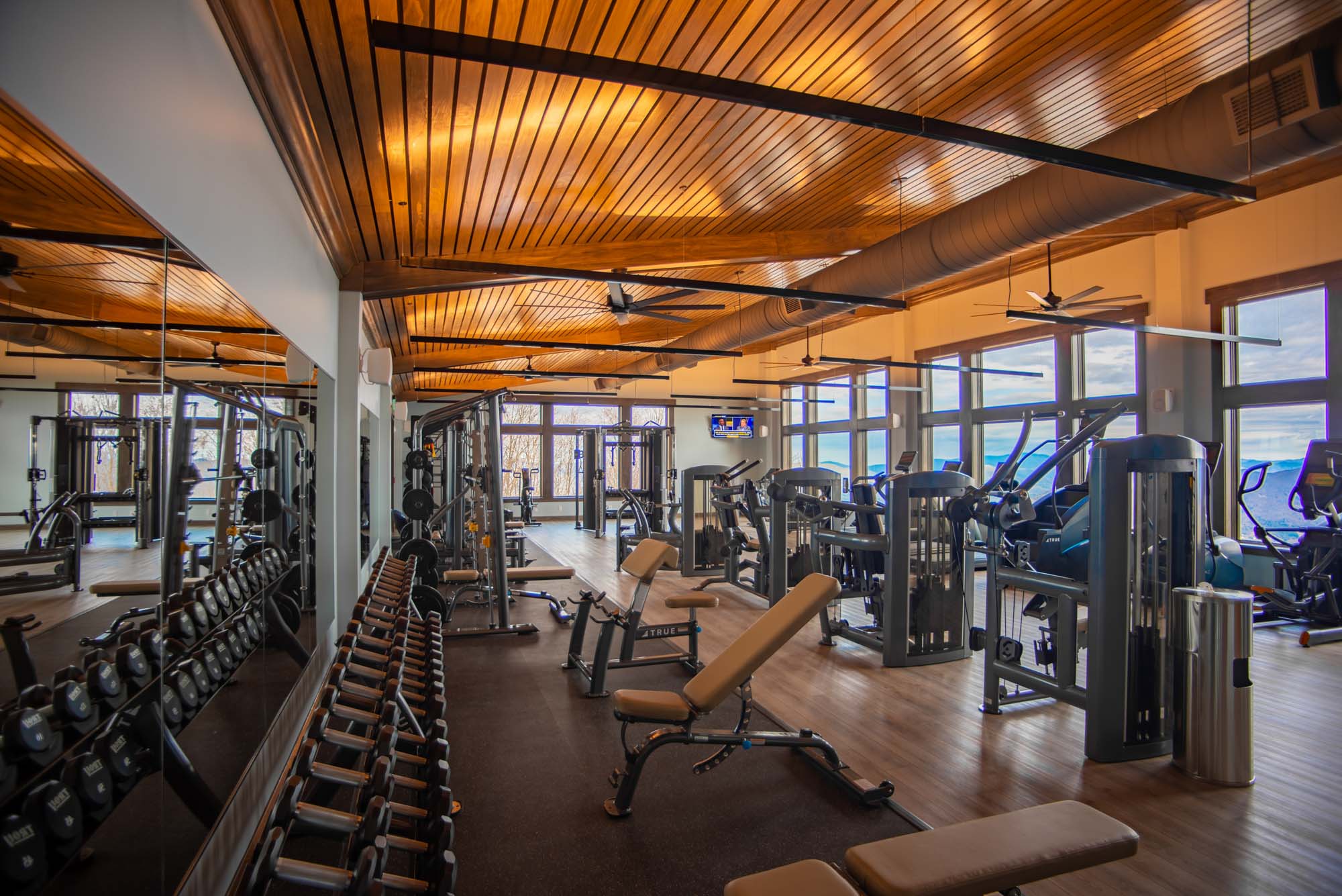 _DSC5496-HDR-18 (1) luxury bedroom at mountain air properties